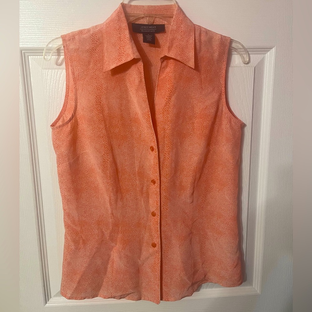 Jones Wear 100% silk sleeveless button blouse size 6